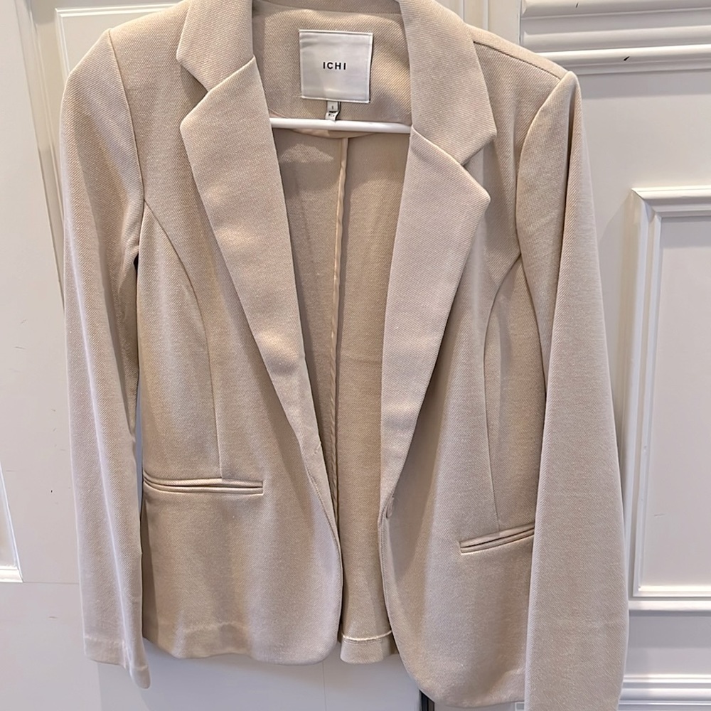 Ichi blazer in size S, textured in light tan/beige.